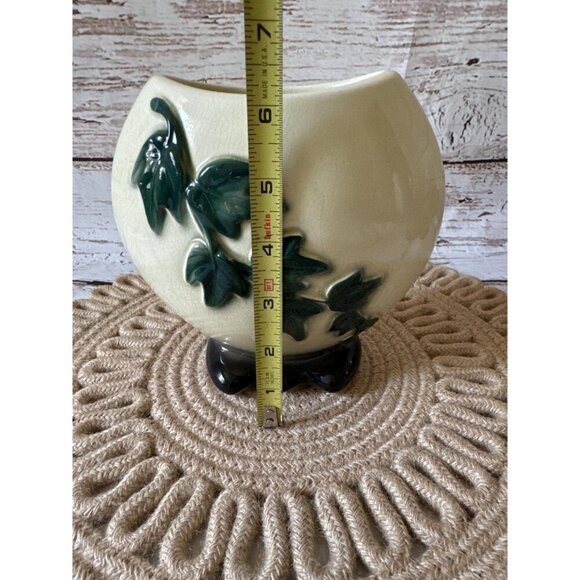 vintage ceramic Royal Copley ivy footed pattern vase - Picture 7 of 7